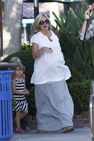 i Spelling and her hubbie Dean McDermott take their kids Liam and Stella to a playground in Cross Creek, Malibu