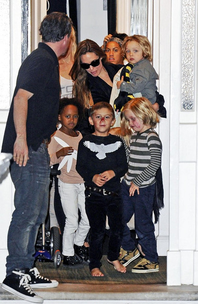 Angelina Jolie takes her children for a playdate with Gwen Stefani’s boys after visiting Gwen’s home in London