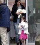 Katie Holmes ans Suri Cruise Leave the Children’s Museum of Pittsburgh and get icecream