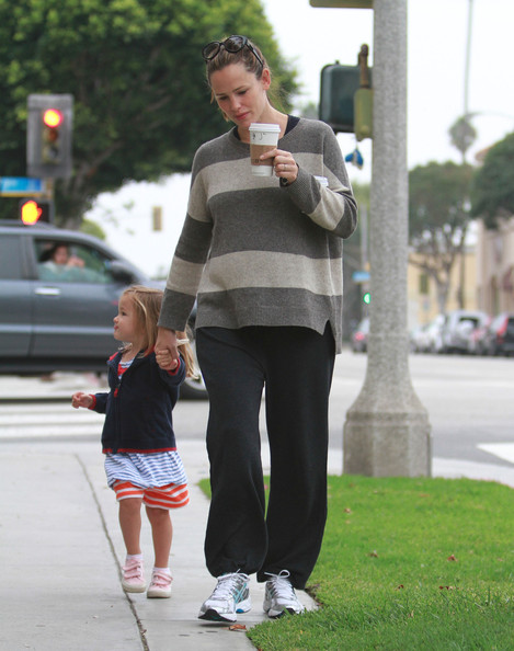 Jennifer Garner grabs a cup of tea with her daughter Seraphina in Santa Monica