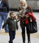 Gwen Stefani takes her two children to the Aquarium