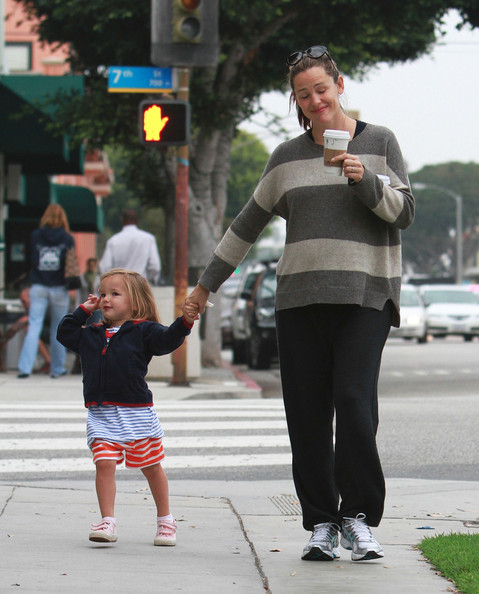 Jennifer Garner grabs a cup of tea with her daughter Seraphina in Santa Monica.