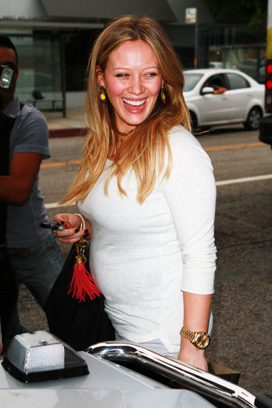 A pregnant Hilary Duff attracts a lot of attention as she is spotted shopping in Los Angeles 11-10-2011