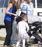 Enjoy the pictures of Jessica Alba and Cash Warren arriving in Mexico (December 27).