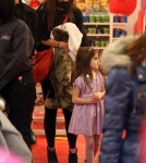 Suri Cruise and Katie Holmes at New York's FAO Schwartz toy store (December 14)