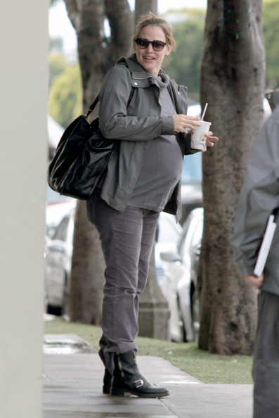 Jennifer Garner grabs coffee with a friend in Santa Monica, California on January 23, 2012