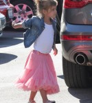 Jessica Alba takes her daughter Honor to school before heading to her office in Santa Monica 01-10-2012