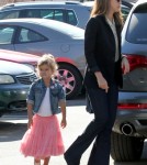 Jessica Alba takes her daughter Honor to school before heading to her office in Santa Monica 01-10-2012
