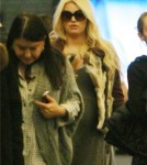 Pregnant Jessica Simpson Flies Into LAX