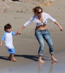 Jennifer Lopez and her beau Casper Smart enjoyed spending time at the beach in Malibu, California with her twins on February 5, 2012. Casper ran around the beach with Emme and Max