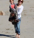 Jennifer Lopez and her beau Casper Smart enjoyed spending time at the beach in Malibu, California with her twins on February 5, 2012. Casper ran around the beach with Emme and Max