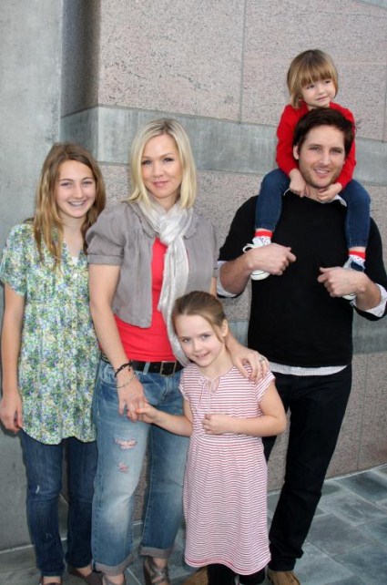 Jennie Garth Explains How She Told The Kids About Marriage Being Over