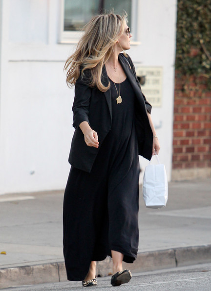 Mom-to-be actress Molly Sims made her exit from the Byron and Tracey Salon in Los Angeles, California on March 1, 2012.