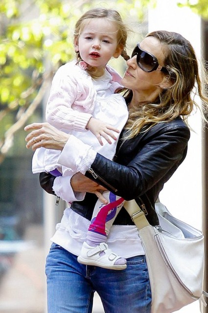 Sarah Jessica Parker Out And About With Twins Loretta And Tabitha