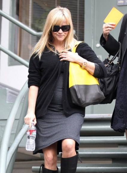 Actress Reese Witherspoon Spied Buying Maternity Clothes