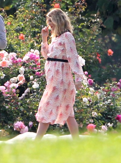 Drew Barrymore shows off baby bump in photo shoot (Photos) 0501