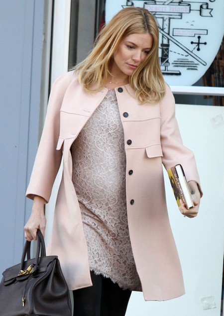Pregnant Sienna Miller Hates The Gym So Is Trying Pregnancy Yoga