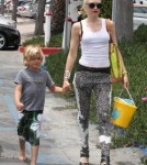 No Doubt Gwen Stefani And Her Boys Loved The Beach Party (Photos) 0521