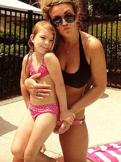 Jamie Lynn Spears Hits The Pool With Daughter Maddie 0530