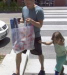 Woody Harrelson Takes Daughter Makani To Toy Store 0604