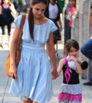 Katie Holmes And Suri Cruise Browse At Whole Foods 0622