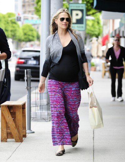 Pregnant Molly Sims Reveals Miracle Balm For Growing Belly 0615
