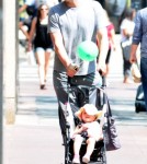 Hometown Boy Vince Vaughn Strolls With Daughter Locklyn In Chicago 0620