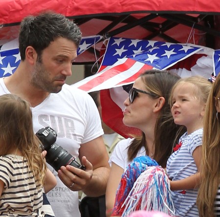 Ben Affleck And Jennifer Garner Take Girls To Fourth Of July Parade 0705