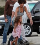 Halle Berry And Nahla Aubry Back To Work After Head Injury 0720