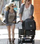 Chris Hemsworth Strolls With His Family Before Turning Back Into Thor 0717