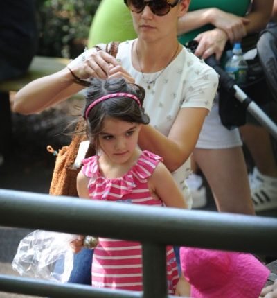 Suri Cruise All Smiles As She Spends Day At The Zoo 0712