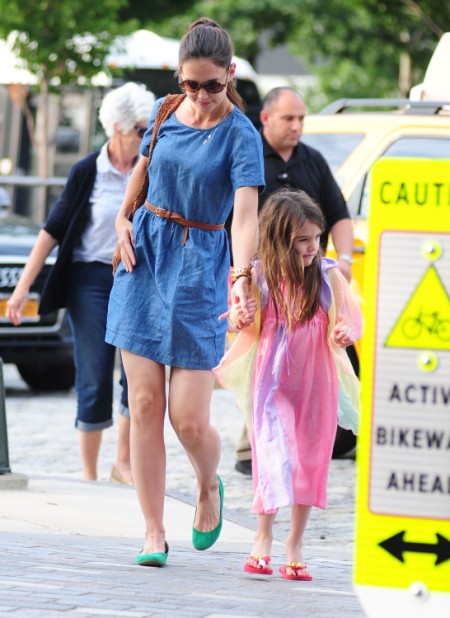 Another Fun Outing In NYC For Katie Holmes And Suri Cruise 0711