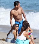 Eva Longoria Joins Mario Lopez And Daughter At The Beach 0716