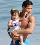 Eva Longoria Joins Mario Lopez And Daughter At The Beach 0716