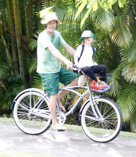 Julia Roberts' Family Vacations In Hawaii 0713