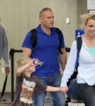 Britney Spears Lands In Maui To Vacation With Her Men 0702