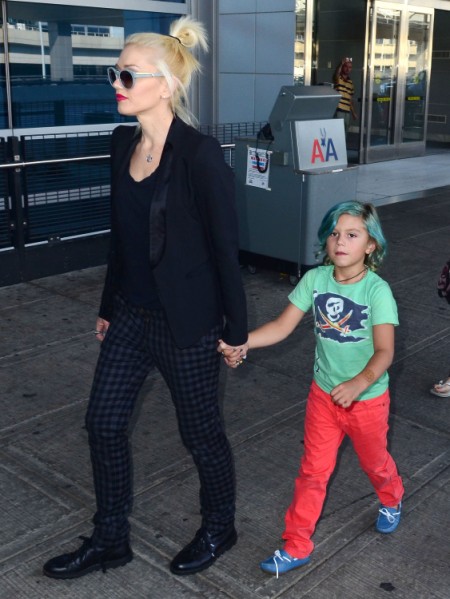Kingston Rossdale Rocks Green Hair While Traveling With Gwen Stefani 0725