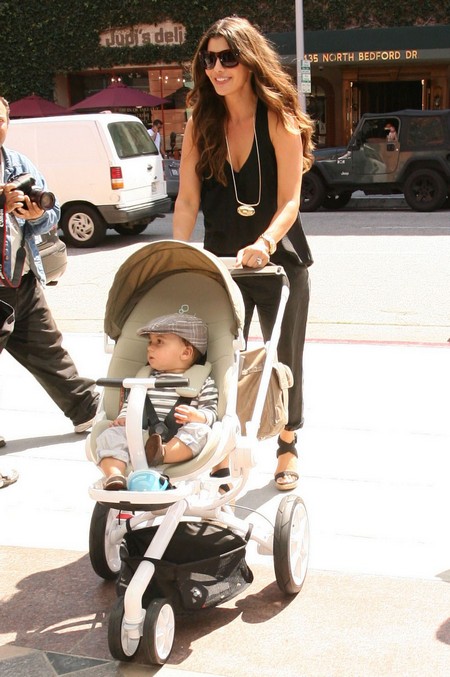 Ali Landry Takes Her Kids To The Doctor (Photos)