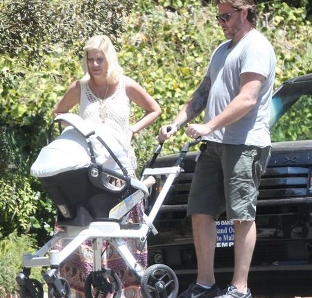 Exclusive… Pregnant Tori Spelling And Family Out For Lunch In Los Angeles