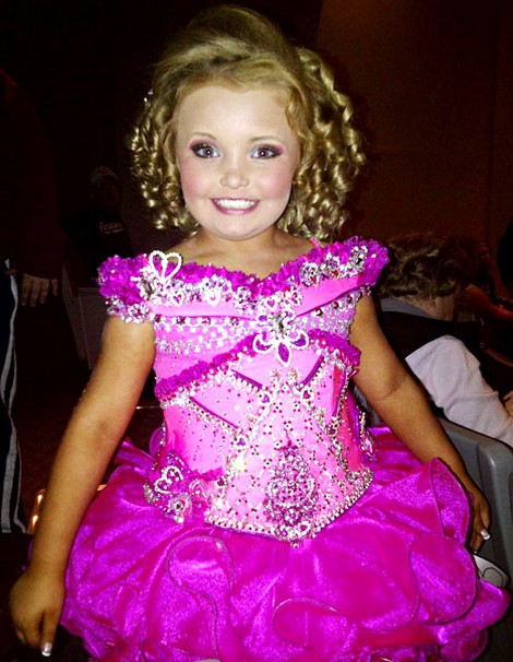 Honey Boo Boo Hits The Sparkle and Shine Pageant Stage