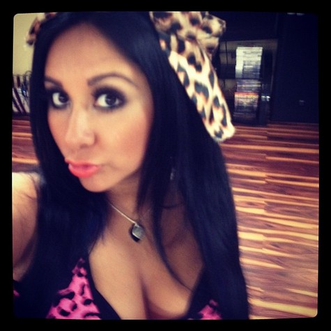 Snooki May Hate Her Boobs But She’s Not Hiding Them During Pregnancy!