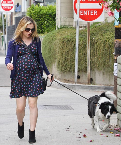 Expecting “True Blood” actress Anna Paquin enjoyed a stroll with her ...