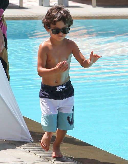 Jennifer Lopez and her boyfriend Casper Smart take her kids Emme and Max to the pool at their hotel in Miami, Florida on August 30, 2012.