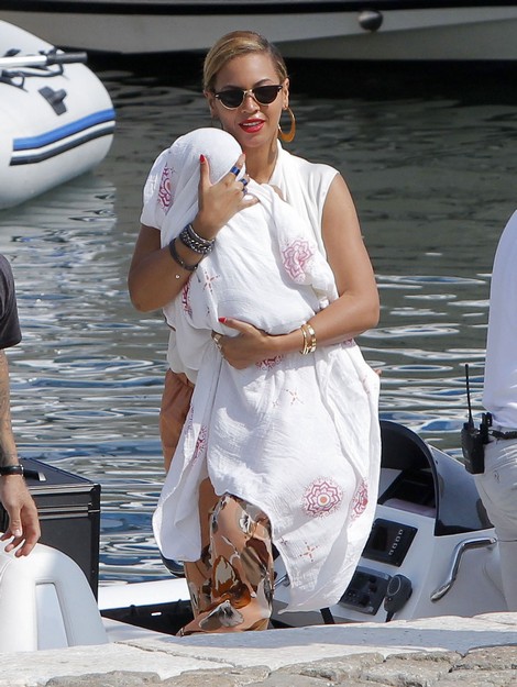 Beyonce, Jay-Z And Blue Ivy Heading Home From St. Barth (Photos)
