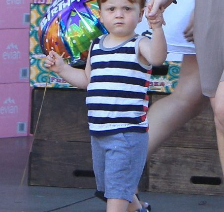 Amy Poehler takes her boys Abel and Archie to get groceries and birthday balloons at Bristol Farms in Beverly Hills CA, on September 1st, 2012.