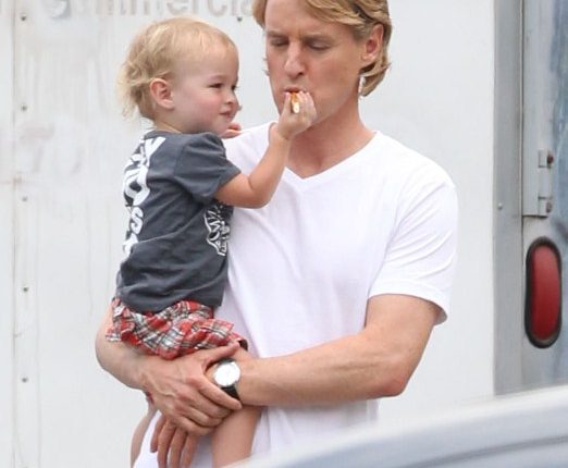Owen Wilson spend his lunch break on the set of “The Internship” with son Robert – Sept 11 2012