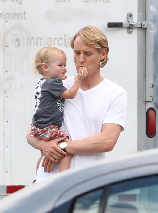 Owen Wilson spend his lunch break on the set of "The Internship" with son Robert - Sept 11 2012