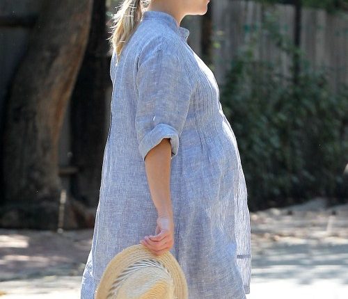 Reese Witherspoon looks ready to burst as she leaves her therapist’s office in Brentwood, California on September 17, 2012.