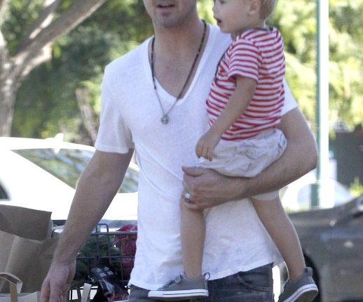 Singer Robin Thicke and his son Julian out grocery shopping at Bristol Farms in West Hollywood, California on August 30, 2012.