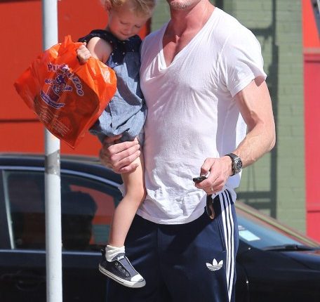 Eric Dane takes his daughter Billie shopping at Puzzle Zoo in West Hollywood, California on October 3rd, 2012.